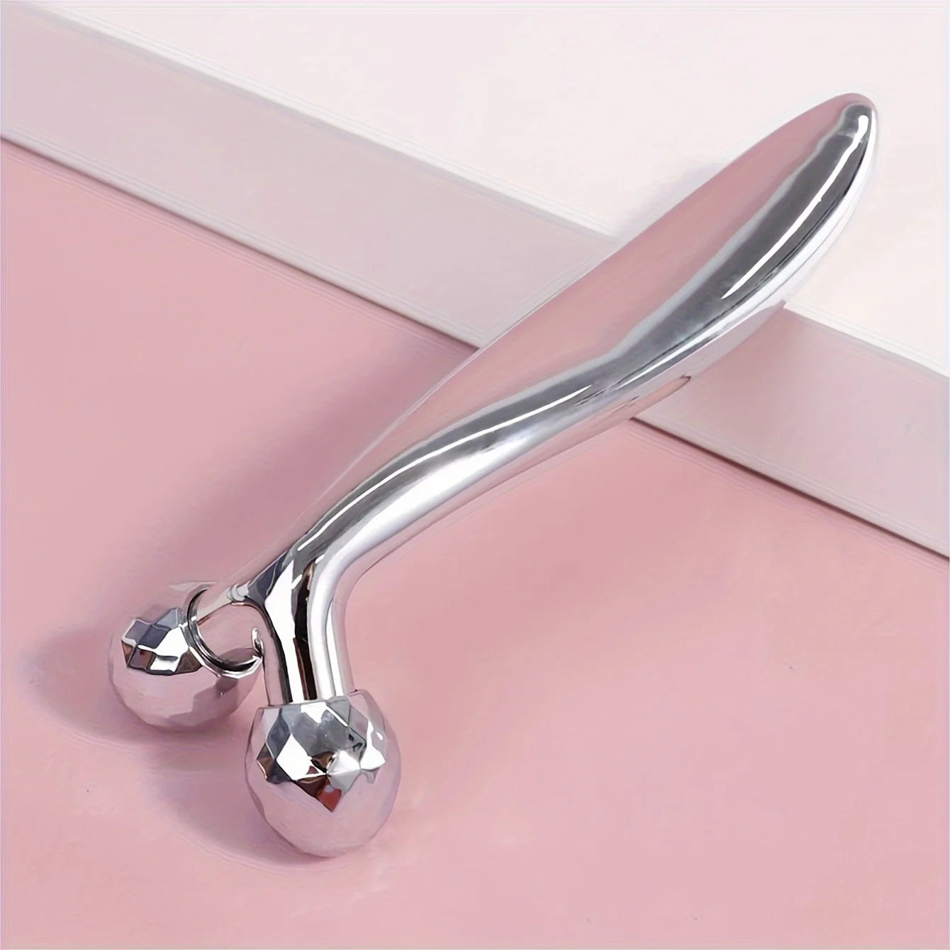 Colletion: 6-piece facial cleansing tool set, including a stainless steel scraping board, ice roller, cloth bag, e much more.